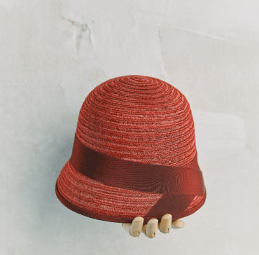 CHAPEAU CLOCHE - Rouge bordé ruban Rouge Cramoisi