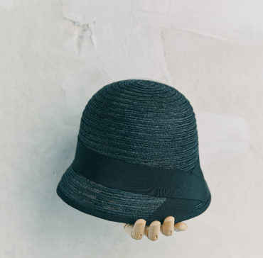 CHAPEAU CLOCHE - Bleu Marine bordé ruban Noir